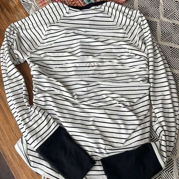 Cute and comfortable! Calia Striped Rashguard with top zipper and ruched sides. - Picture 8 of 12